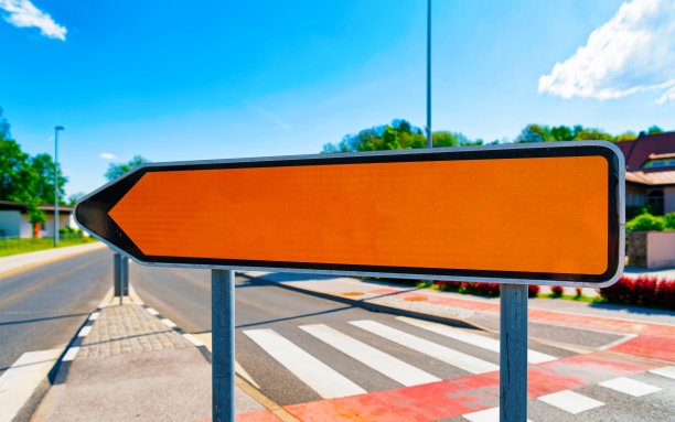 现代交通道路黄色的阿夫斯特里亚标志图片下载