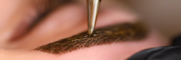 美容师橱柜里的女人图片下载