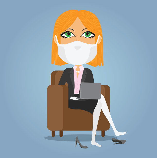 白种金发女商人在病毒封锁期间坐在家里的沙发上戴着笔记本电脑面具和白手套工作图片下载