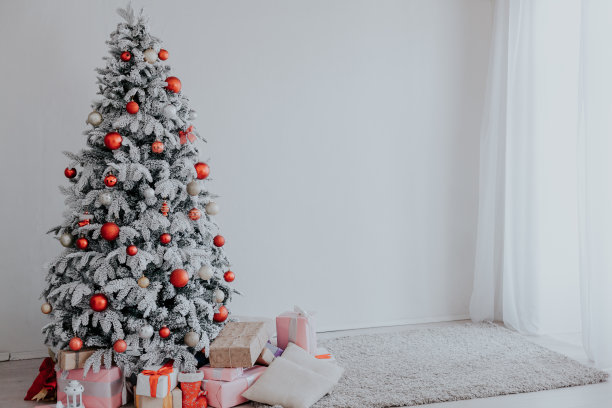 白色圣诞树卧室室内礼物新年假期冬天图片下载
