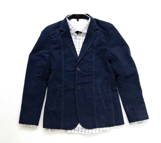 男士服装业务与白色衬衫和蓝色夹克孤立在白色背景下，俯视图图片下载