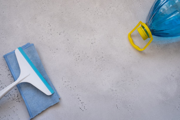 FlyLady vodogon和抹布用于清洗没有超细纤维条纹的窗户，液体用于清洗玻璃。概念清洗窗户，玻璃，清洁图片下载