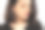 美丽的女人向下看。图片下载