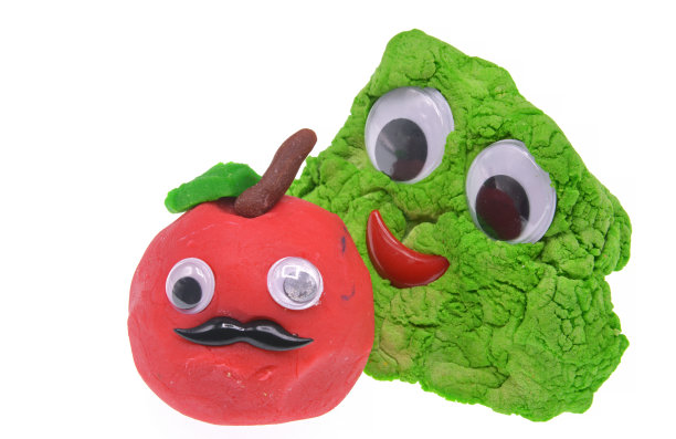 可爱的面团玩具孤立在白色的背景图片下载