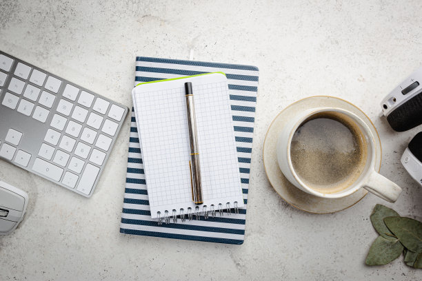 平铺办公桌子书桌。图片下载