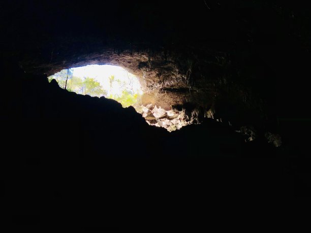 蓝湖洞是一个自然的纪念碑。图片下载