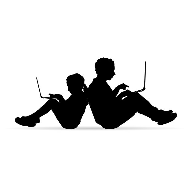 孩子们在笔记本电脑上工作图片下载