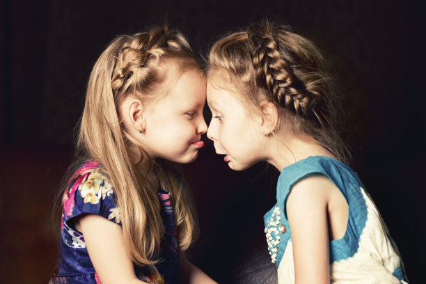 两姐妹的肖像素材图片