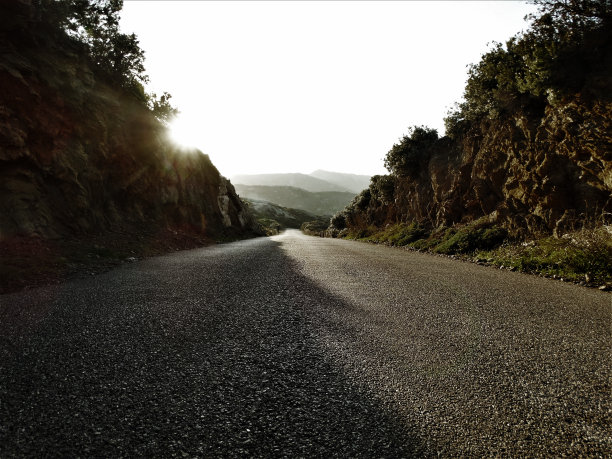 柏油路直通山区图片下载