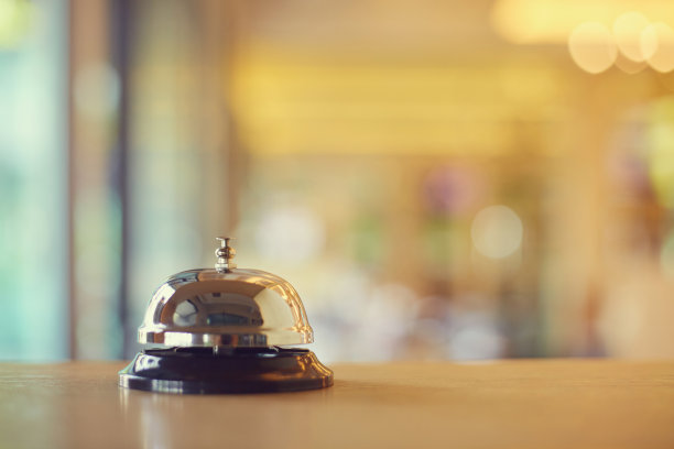 背景模糊的钟服务图片下载