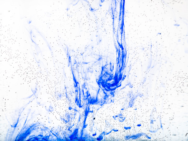 玻璃上有气泡，蓝墨水溶解图片下载