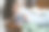 漂亮的小女孩在家喝茶库存照片。图片下载