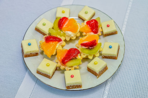 水果装饰在桌子靠近图片下载