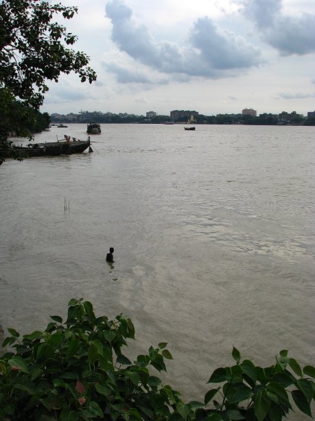 河上的日常生活图片下载