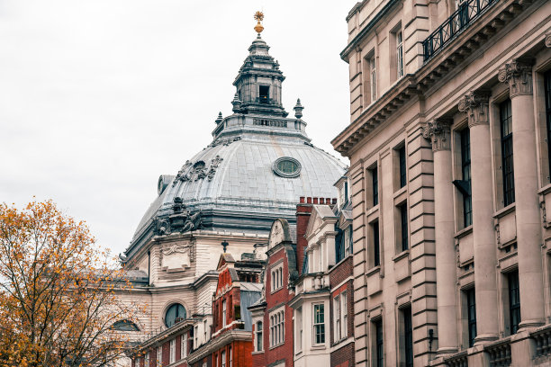 伦敦街道建筑在城市的历史中心图片下载