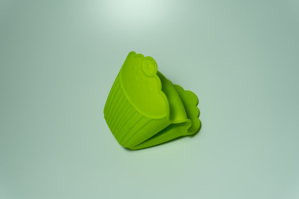 厨房中绿色防火手套手套架图片下载