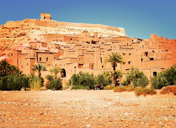 蓝天下的历史建筑景观图片下载