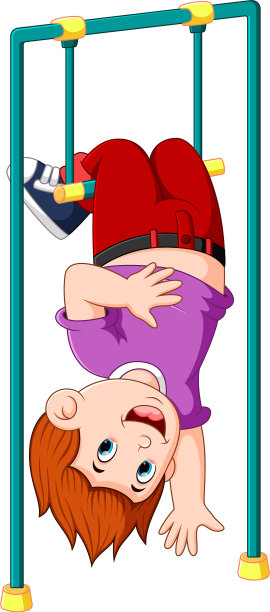 男孩用腿吊在单杠上图片下载