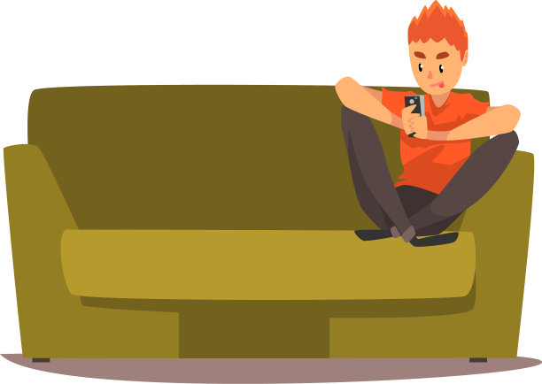 一个年轻人坐在沙发上玩智能手机图片下载