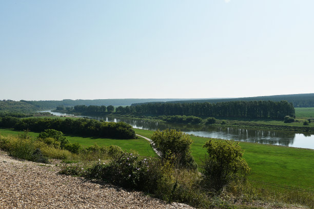 俄罗斯一条大河的美丽风景图片下载