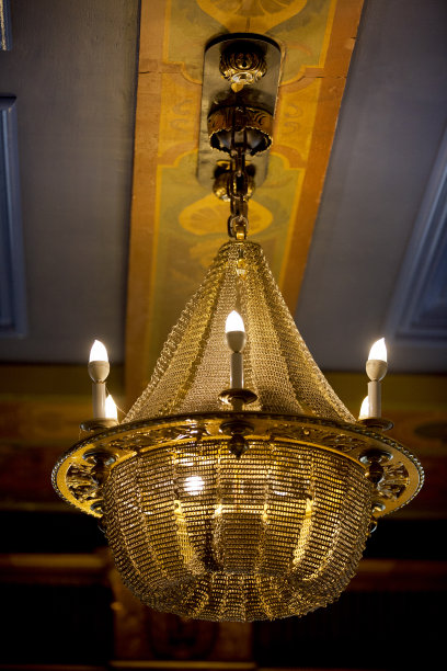 来自历史建筑内部的一系列灯具。图片下载