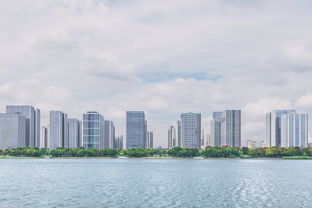 中国的城市建筑与湖泊图片下载