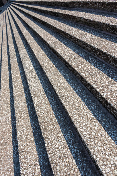 很长的楼梯图片下载