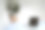 舒适的工作场所，远程工作。在床上打开笔记本电脑。图片下载