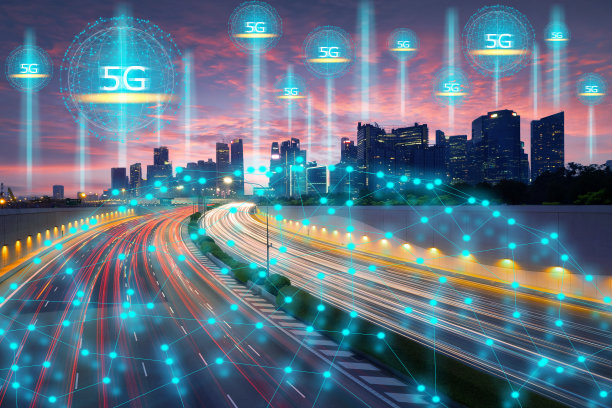 无线技术，电信概念，通过高速5G技术连接智慧城市素材图片