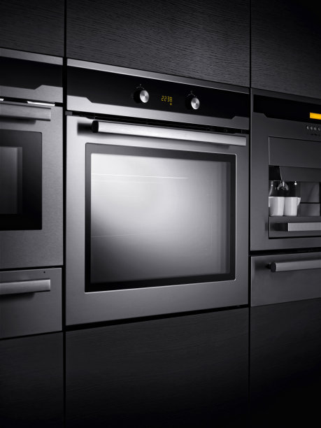 现代烤箱在家庭厨房图片下载
