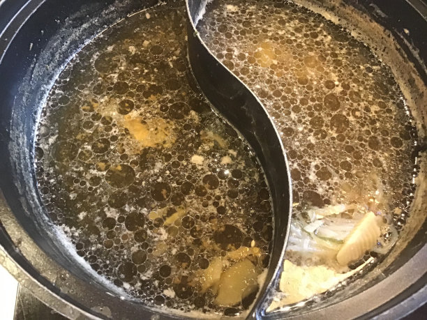 吃完火锅后喝汤图片下载