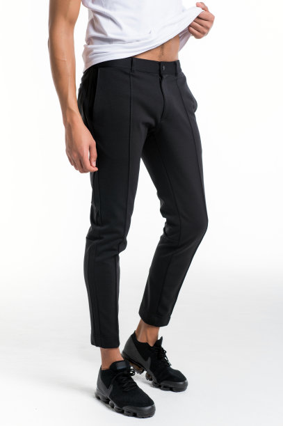 模特的部分服装在白色背景上图片下载