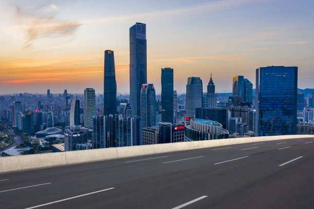 中国广州CBD商业中心和高速公路图片下载