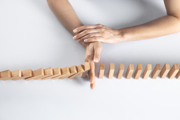 停止多米诺效应图片下载