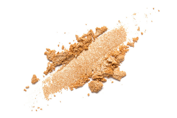 破碎的金色米色眼影作为化妆品美容产品的样品图片下载