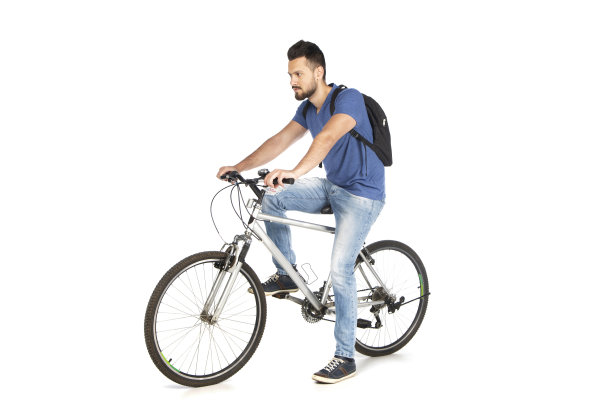 一个骑自行车的年轻人图片下载