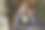 远程教育的概念。累得心烦意乱的导师看着笔记本电脑，抓着自己的头，选择性的集中注意力图片下载