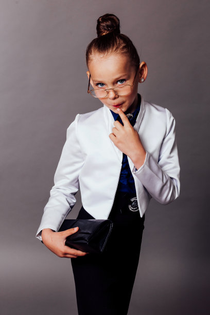 小女孩戴眼镜的女商人女商人图片下载