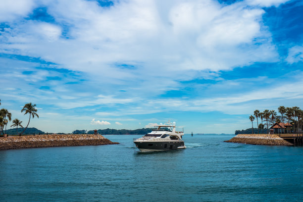 游艇入湾图片下载