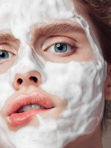 敷面膜后，你的皮肤会更完美。或不呢?图片下载