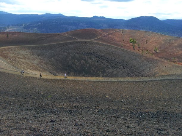 火山渣锥火山口，拉森火山国家公园图片下载