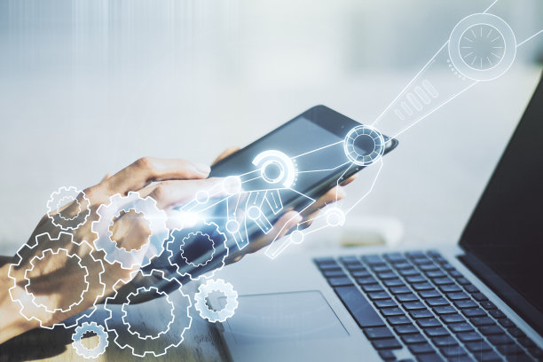 双重曝光的机器人技术全息图和手指点击的数字平板电脑在背景。研发软件概念图片下载