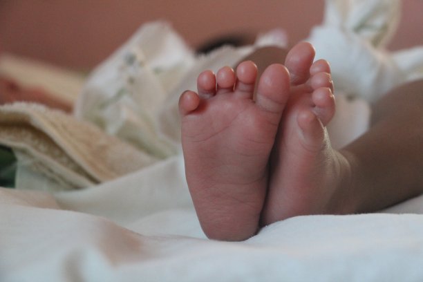 婴儿粉脚台阶图片下载