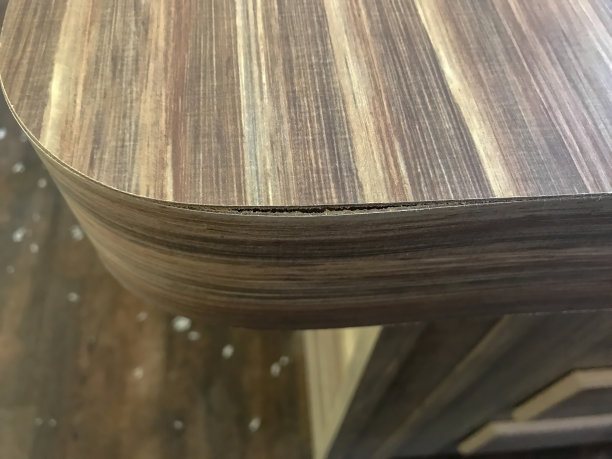 受损的胶木台面图片下载