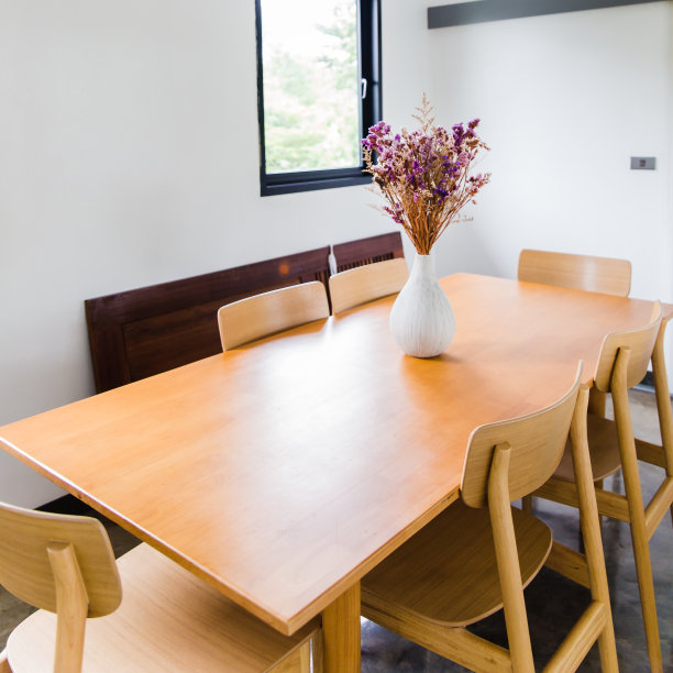 咖啡店外的餐桌图片下载