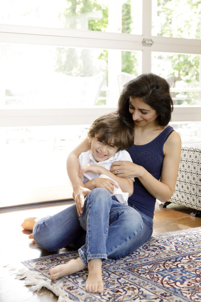 母子玩耍图片下载