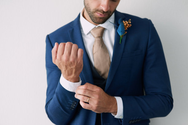 在他的婚礼上升级他的游戏风格图片下载