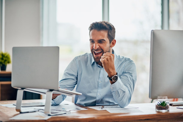 他正在商业游戏中获胜图片下载