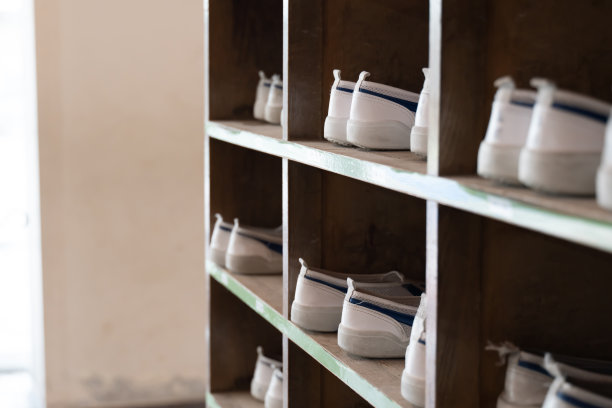 日本小学的鞋盒和拖鞋图片下载