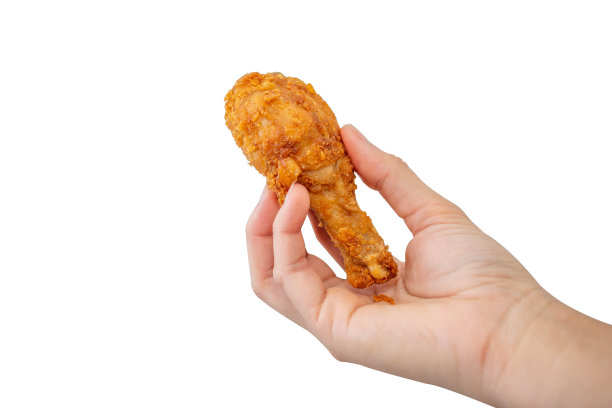 手握炸鸡在白色的背景。图片下载